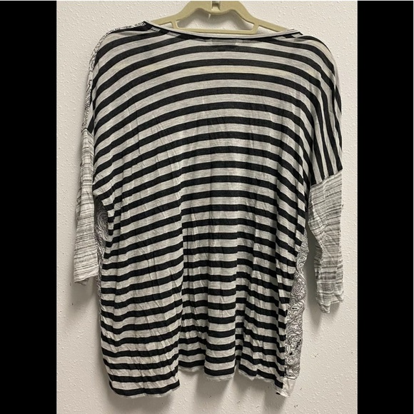 Women’s CAbi Top Size Small - Picture 4 of 7